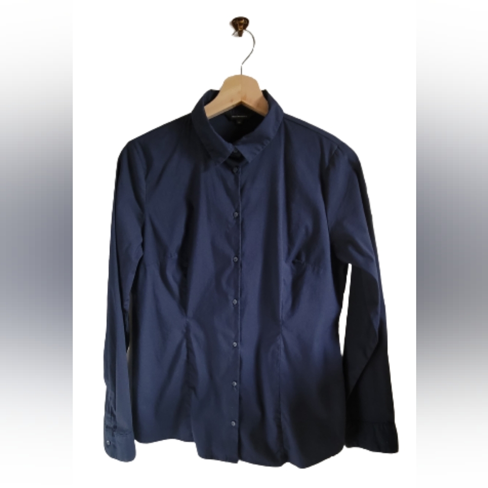 Authentic: EXECUTIVE button down fitted collar shirt, XL but fits M-L, Navy blue